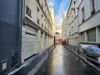Place de parking à louer - Paris 75011 - 2 Passage Saint-Antoine, 75011 Paris, France - 110 euros