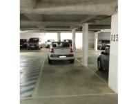 Parking large à Massy