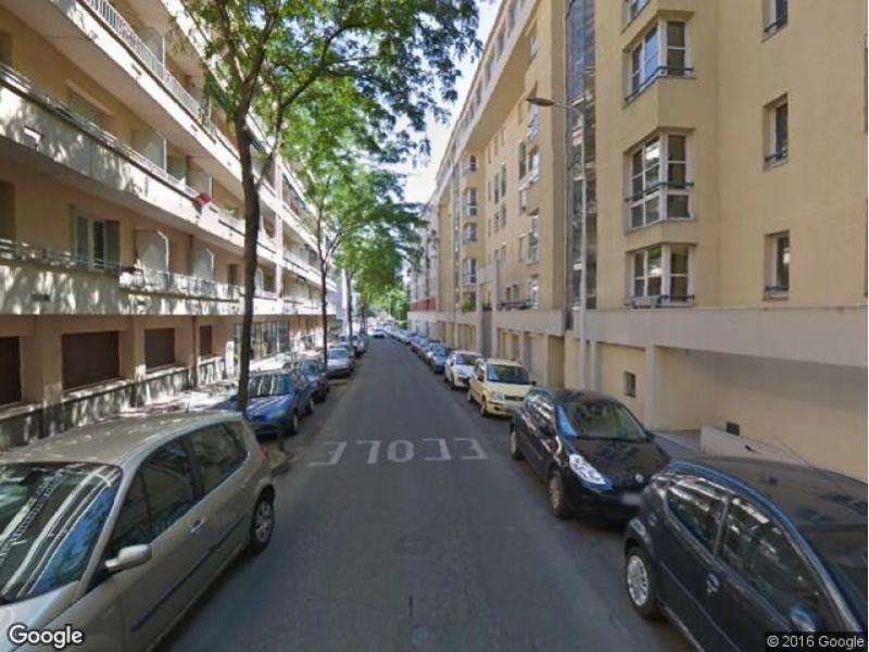 Lyon 7 - Lamothe - Parking à louer