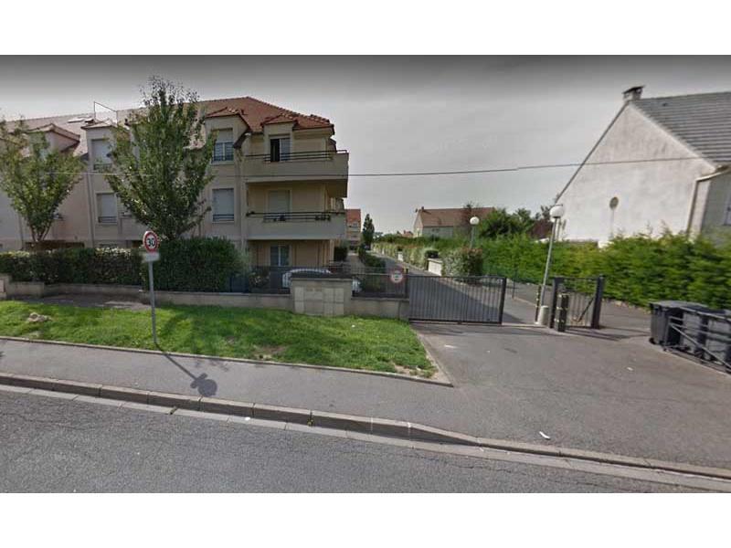 Place de parking à louer - Pontault-Combault 77340 -  - 36,16 euros - 21 Rue Lucien Brunet,  Pontault-Combault, France
