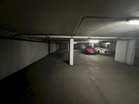 Place de parking à louer - Paris 75116 - 48 Rue De La Tour, 75116 Paris, France - 80 euros