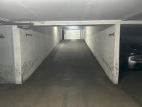 Place de parking à louer - Paris 75116 - 48 Rue De La Tour, 75116 Paris, France - 80 euros