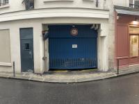 Parking en plein centre de Paris - Voiture