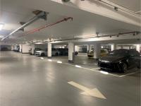 Place de parking souterrain adapté SUV/minivans