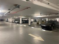 Place de parking adapté SUV/minivans