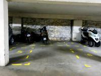 Place de parking à louer - Paris 75018 - 12 Rue Ernestine, 75018 Paris, France - 40 euros