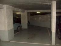 Grande place de parking sécurisée