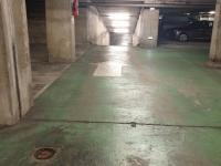 Place de parking à louer - Paris 75015 -  - 120 euros - 32 Boulevard De Vaugirard, 75015 Paris, France