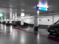 Place de parking à vendre - Paris 75008 - 19 Avenue George V, 75008 Paris, France