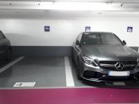 Place de parking à vendre - Paris 75008 - 19 Avenue George V, 75008 Paris, France
