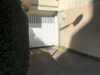 7 min à pied RER A: parking couvert 1er sous sol/ BIP