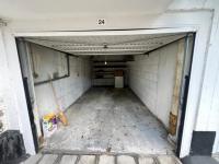 Location Garage fermé et sécurisé.