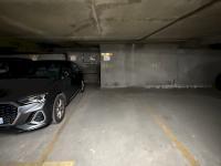 A louer Parking - Bellini (Rue Arago / Puteaux) - sécurisé, rampe large, ascenseur - 5 min La Défense / métro L1