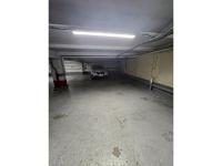 Place de parking à louer - Paris 75017 - 18 Rue Saussier-Leroy, 75017 Paris, France - 220 euros
