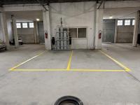 Place de parking sécurisées couverte et fermée