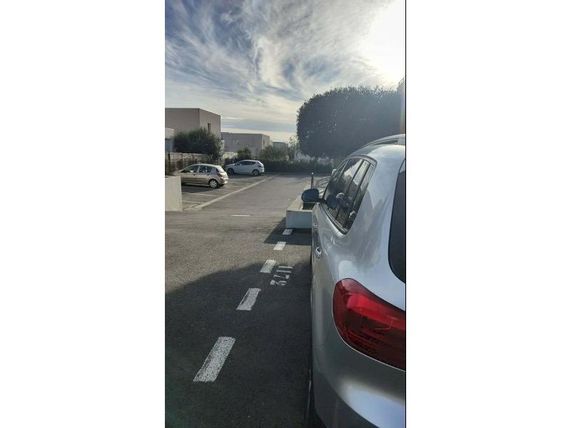 Location grande place de parking - Saint Brès