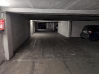 Place de parking à louer - Paris 75016 - 50 Rue de la Tour, 75016 Paris, France - 210 euros