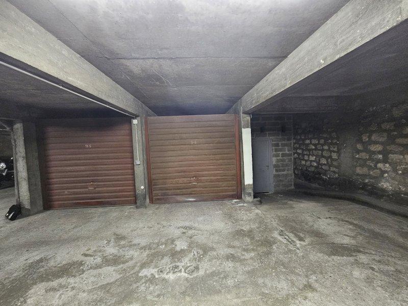Box fermé pour voiture citadine ou deux-roues