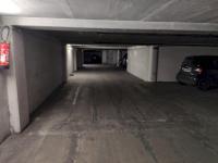 Place de parking à louer - Paris 75016 - 50 Rue de la Tour, 75016 Paris, France - 220 euros
