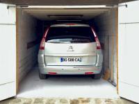 Garage extérieur individuel aménagé, en résidence