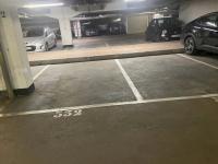 Parking à louer - Charras / Les Gémeaux - Courbevoie