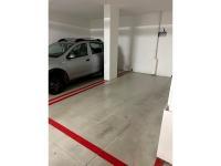 Parking privé (sous-sol) 118 Rue de Saussure, 75017 Paris, France