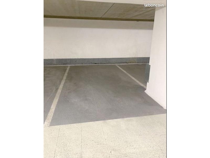 Parking privé (sous-sol) 82 Avenue Pierre Lefaucheux, 92100 Boulogne-Billancourt, France