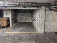 Location Grande place de parking sécurisée - 16 m² - Paris 20e / Place de la Réunion Paris 75020